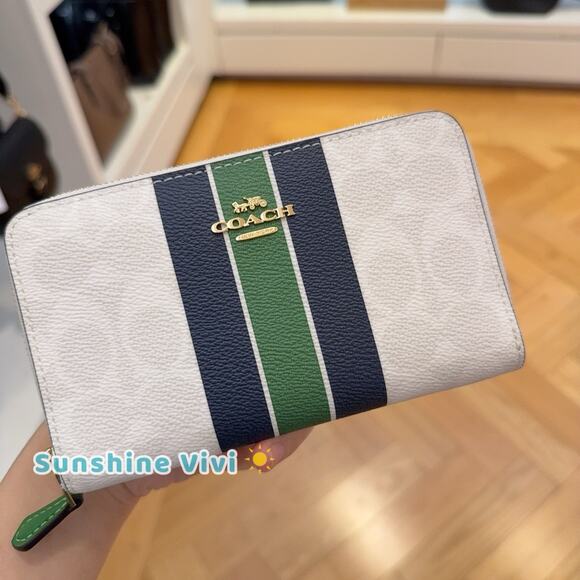 NWT COACH Medium Id Zip Wallet Signature Canvas Varsity Stripe CBO79 Gold/Chalk - Picture 5 of 7